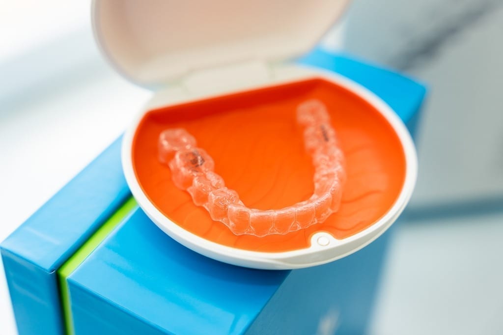 Ortodoncia Invisible con Alineadores Dentales